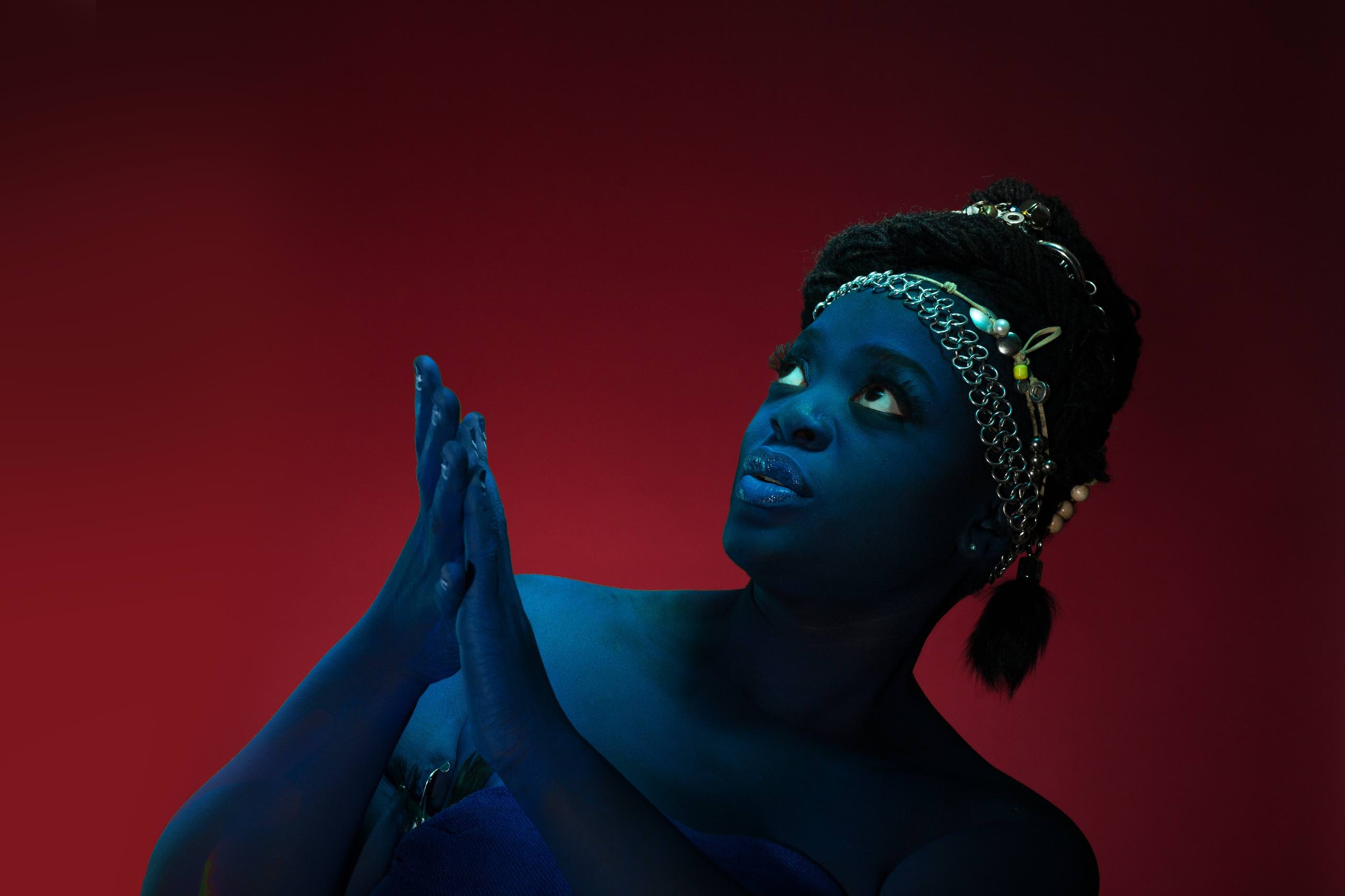 エスカ──個性あふれる歌声とエクレクティックな音楽性が魅力の女性シンガー・ソングライター